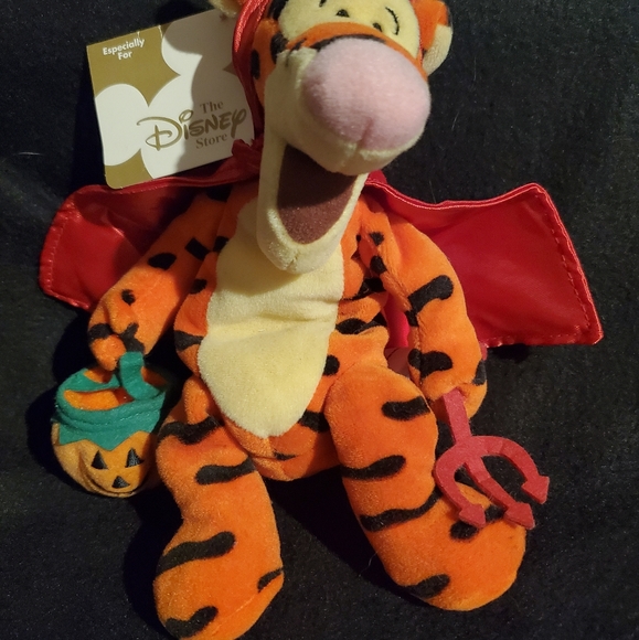 Disney Store Exclusive Tigger and Pooh Plush - Picture 8 of 13